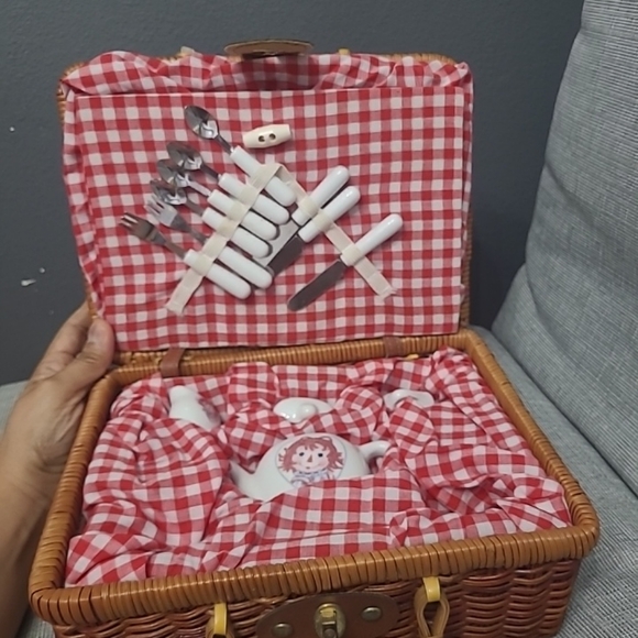 RAGGEDY ANN WICKER BASKET/ACCESSORIES - Picture 5 of 14